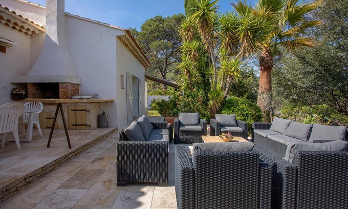Cuers Villa | Villa 'Le Motu' with Private Pool, Wi-Fi and Air Conditioning