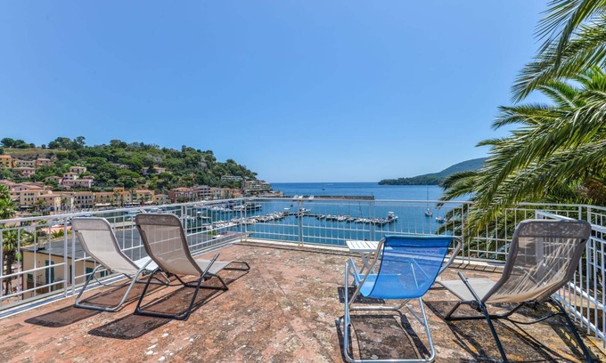 Porto Azzurro Villa | Villa le tre palme 8 beds in the center of Porto Azzurro