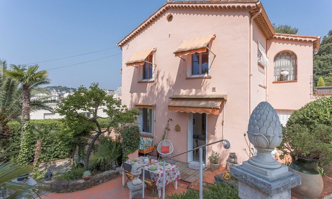 Le Cannet Villa | Villa Les Chênes Verts by Halldis