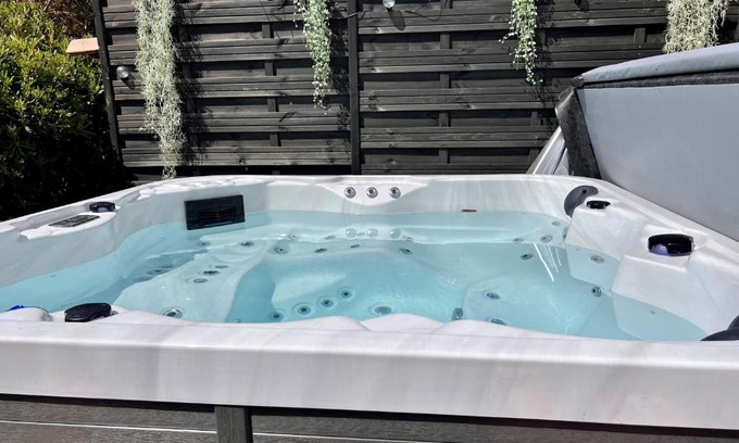 Boulouris-sur-Mer Villa | Villa Les Mimosas Spa-Jacuzzi