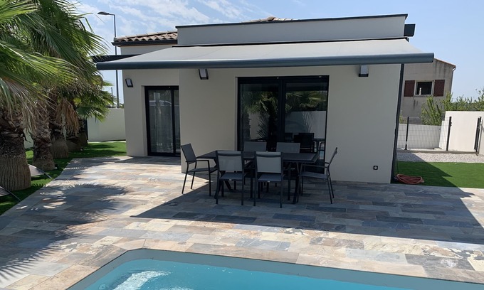 Bassan Villa | Villa les Palmiers with swimming pool