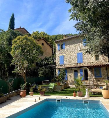 Fontaine-de-Vaucluse House | Villa les Volets Bleus an authentic house in the heart of the city center