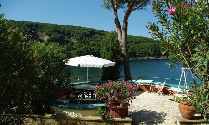 Bagnaia House | Villa Lia Directly on the Sea