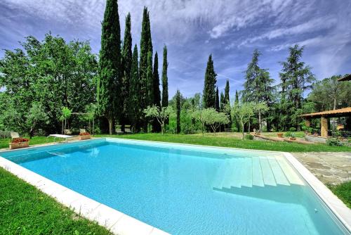 Subbiano Villa | Villa Lo Scoiattolo by PosarelliVillas