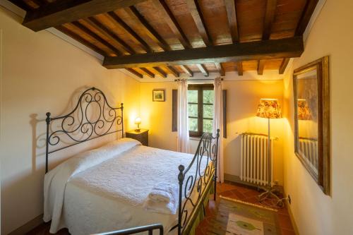 Montespertoli Villa | Villa Lola by VacaVilla