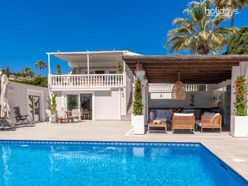 El Tesoro Villa | Villa Lorenza by HMR Holidays