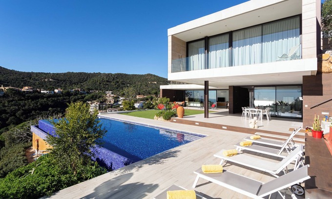 Tossa de Mar Villa | Villa 'Lucía' with Sea View, Pool, Wi-Fi and Air Conditioning