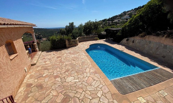 La Londe-les-Maures Villa | Villa "Lucio" with Sea View, Wi-Fi and Air Conditioning
