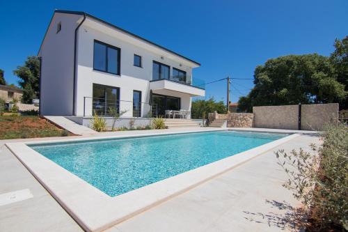 Garica Villa | Villa Lumiere