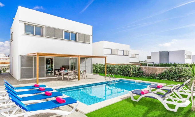 Cala'n Bosch Villa | Villa Marinda - Four Bedroom Villa, Sleeps 8
