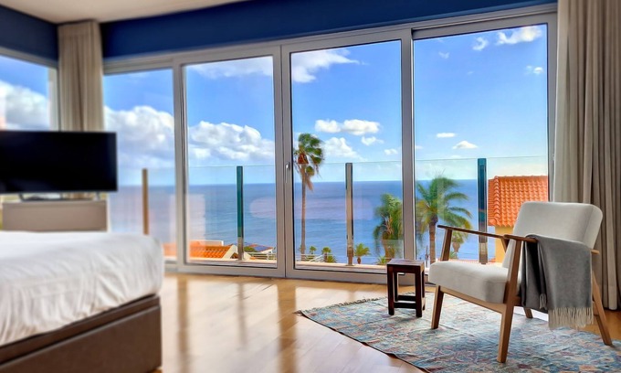 Canico House | Villa Madeira by LovelyStay