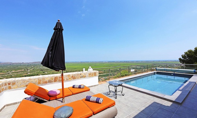 Pego Villa | Villa Madinina-wifi, 4 Schlafzimmer, Klimaanlagen, 3 Bäder, Priv. Pool, Jacuzzi