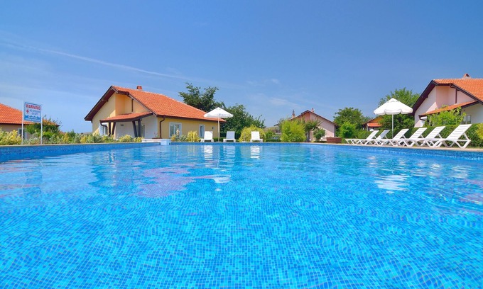 Bryastovets House | Villa Magnolia with Pool
