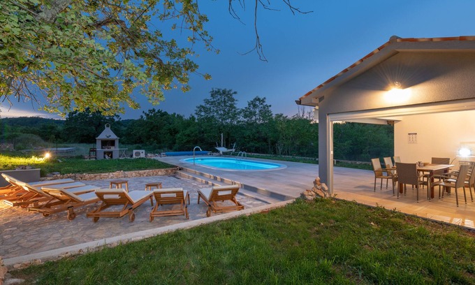 Marceljani Villa | Villa Maja, short drive from the beach, pets welcome!