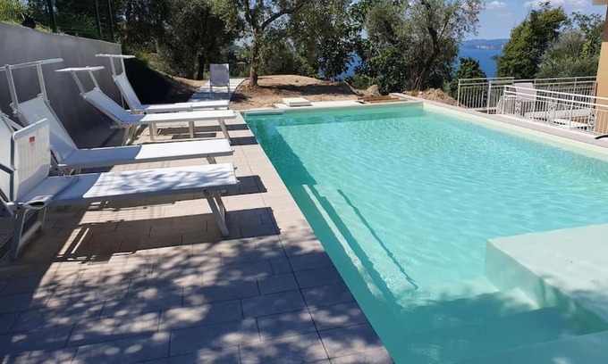 Albisano Apartment | Villa Malù - APT Luisa Piscina e vista lago