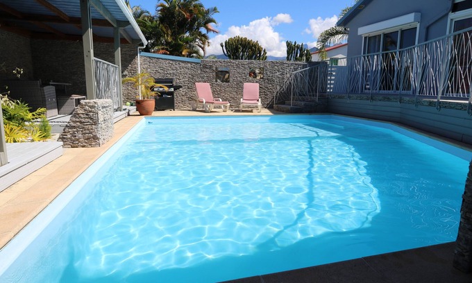 Saint-Pierre Villa | Villa Malaya Détente Assurée Piscine, Jacuzzi et Babyfoot