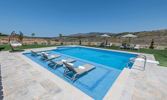 Monopari Villa | Villa Marielia - With 60m² Private Pool