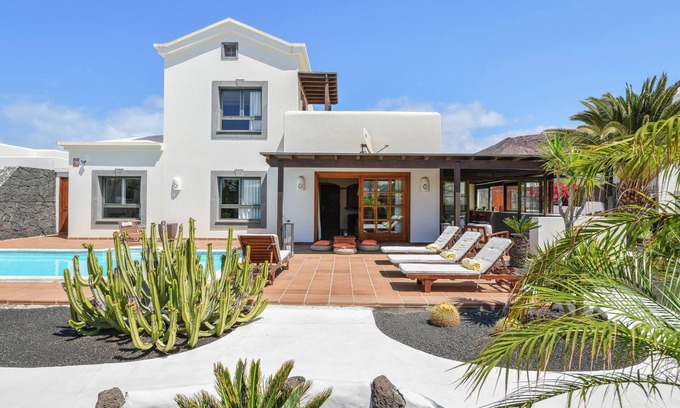 Playa Blanca Villa | Villa "Marta" with Pool, Garden and Terrace
