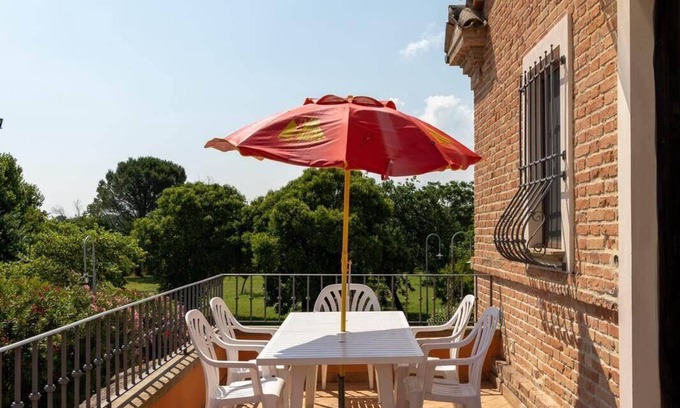 Fano Apartment | Villa Martina, surrounded by greenery a few kilometers from the sea and the city