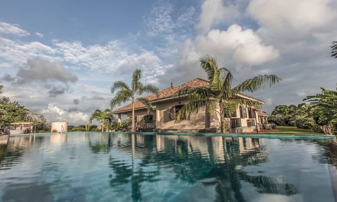 Kathaluwa Apartment | Villa Mayurana - Signature Suite, Pool View, Poolsiden