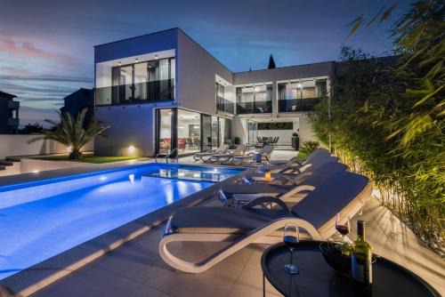 Medulin Villa | Villa Miaa newly built modern villa in Medulin for 9 people with heated swimming pool & jacuzzi