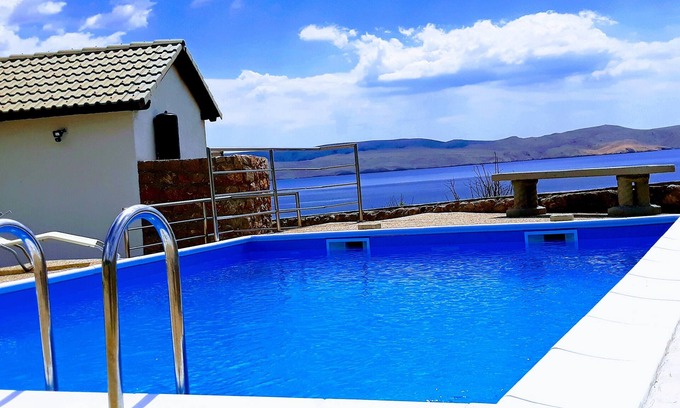 Cesarica Apartment | Villa Mihaela - Beachfront apartment "Ika" with sea view and pool