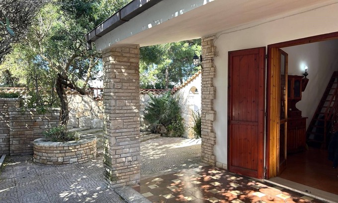 Torre Lapillo House | Villa Mimina with Barbecue and Parking