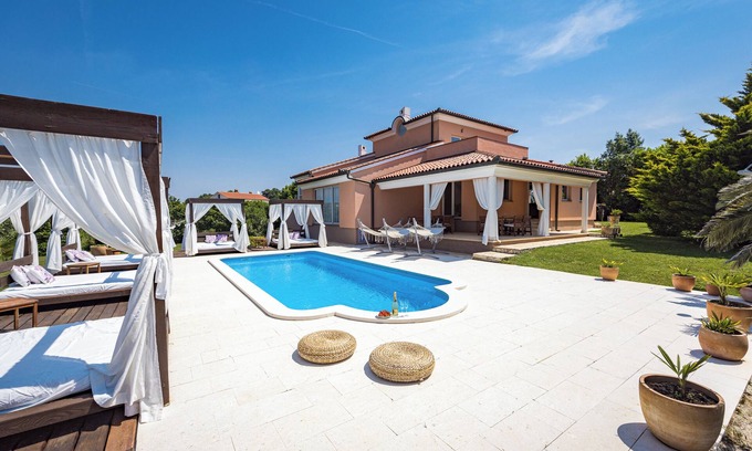 Medulin Villa | Villa Mirna with private pool near beach