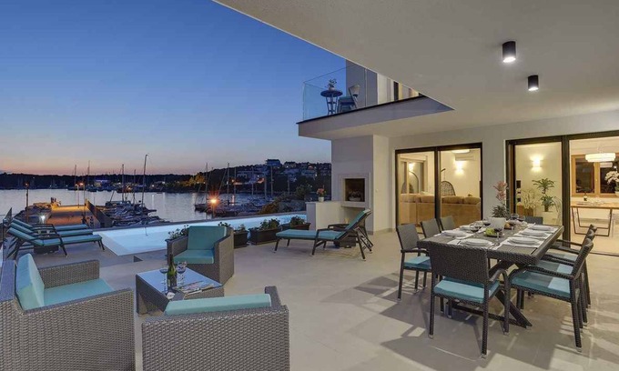 Pjescana Uvala Villa | Villa mit Pool und Meerblick