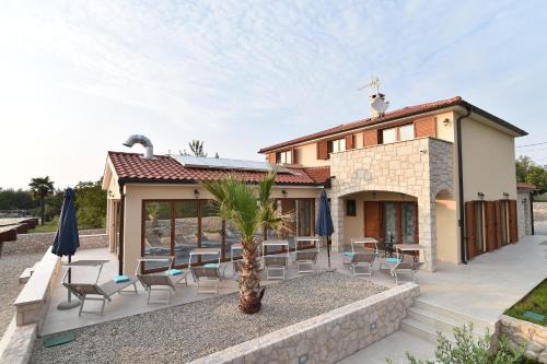 Brzac Villa | Villa Muskatel KRK -with heated covered pool