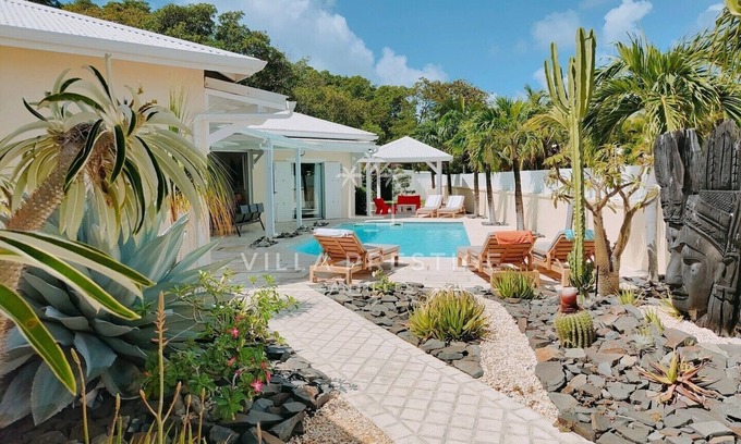 Anse des Rochers Villa | Villa Naïa swimming pool, lagoon and beach access
