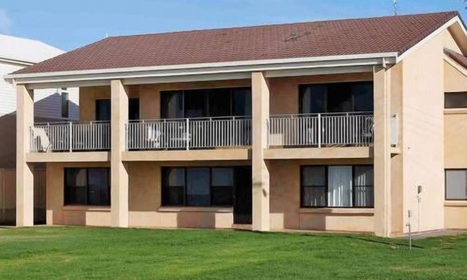 Aldinga Beach Villa | Villa Nashwauk - Aldinga Beach Getaways, an Esplanade oceanfront property