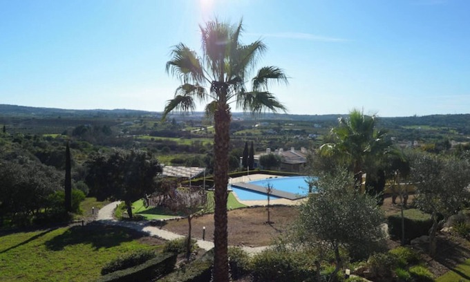 Portimao House | Villa near the beach, with swimming pool, children's playground and barbecue area.
