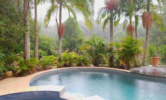 Martinsville House | Villa Nessa 12.5m pool 10 seat spa 1hr nth Hornsby