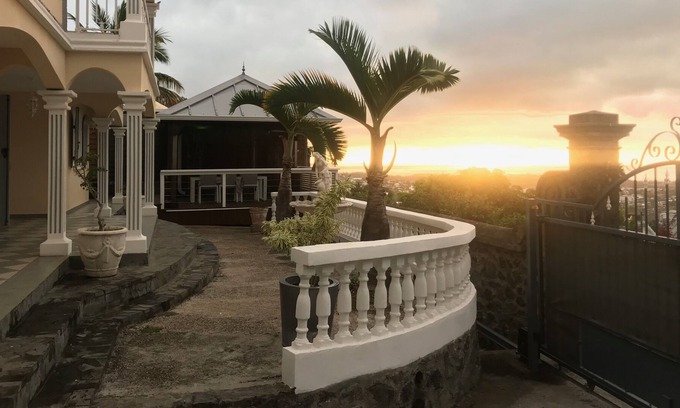 La Possession Villa | VILLA OF CHARACTER F4 / 5 JACUZZI HAMMAM