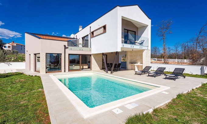 Mali Vareski Villa | Villa Ogradina near Pula with sea view for 5 persons only 3 km from the Beach
