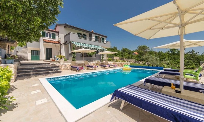 Lovrec Villa | Villa Old Garden with heated Pool, private Tavern, and panoramic views