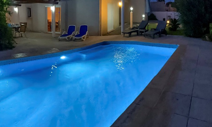 Saint-Cyprien Villa | Villa on one level - air con/Pool/Garden - Near beaches shops restaurants