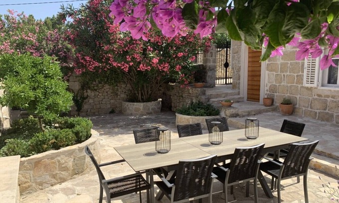 Cavtat Villa | Villa on the edge of a medieval town near Dubrovnik, 5-minute walk to the beach