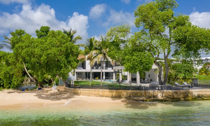Weston Villa | Villa Onyx in Saint James by Personal Villas - Beachfront with Pool Access