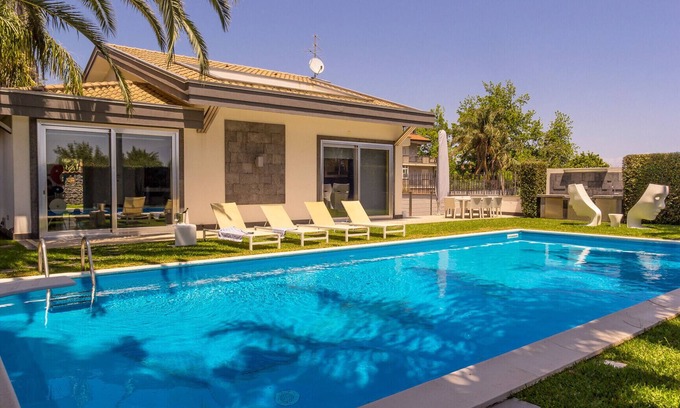 Fondachello Villa | Villa Oras - Garden and pool