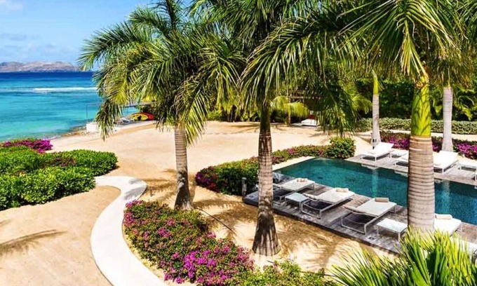 Barriere des Quatres Vents Villa | Villa Palm Beach | Beach Front - Located in Magnificent Lorient Beach with Private Pool