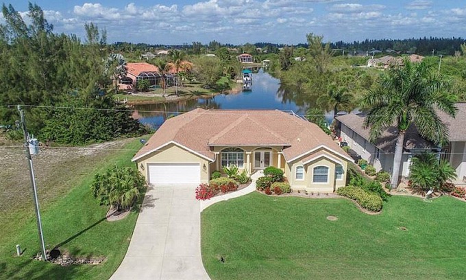 South Gulf Cove House | Villa Paradise Water Front Gulf Access with boar liftnSouth Gulf Cove-Englewood