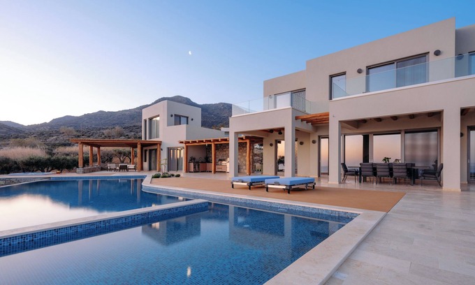 Pefki House | Villa Paradiso Mochlos with 5 Bedrooms, Infinity Pool, Jacuzzi,Olive Tree Garden