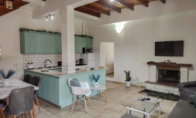 Peroulion House | Villa Parselina – Tranquil Retreat with Sea & Mountain Views in North Corfu