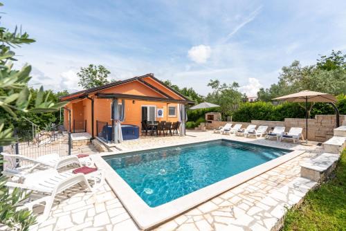 Radini House | Villa Pendolina Mit Privatem Pool Und Jacuzzi
