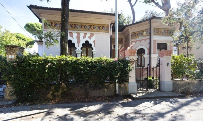 Lido di Camaiore Villa | Villa Perondi by MMega