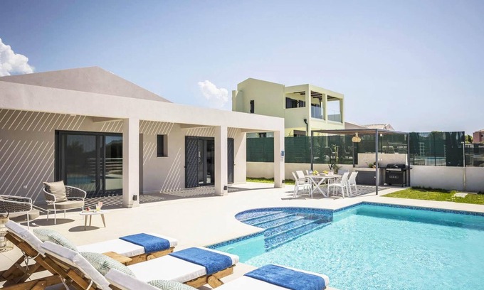 Kounopetra Villa | Villa Pinelopi Tria - Two Bedroom Villa, Sleeps 5