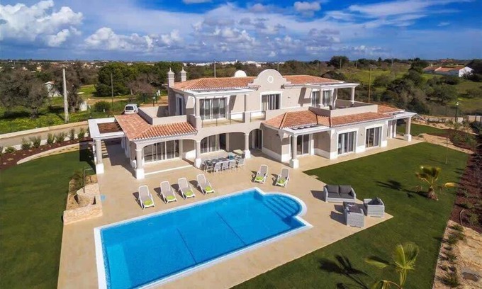 Lagoa Villa | Villa Pinta - Magnificent newly built 5 bedroom property with stunning golf and