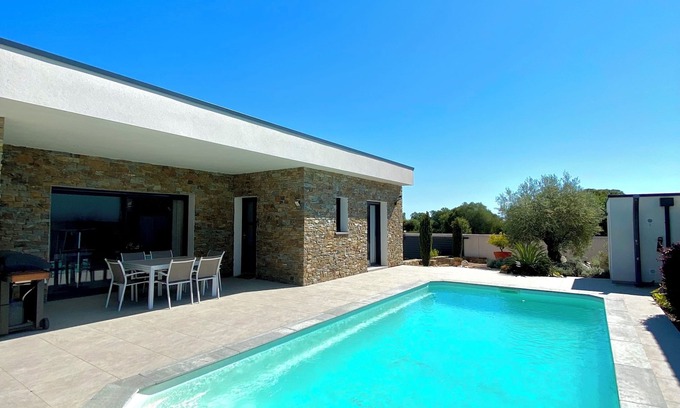 Morta Villa | Villa Piscine et Jardin Privé, 5 mn Mer et 20 mn Montagne, BOX Recharge Voiture